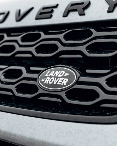 mesh-grille-with-black-trim-around-land-rover-logo-or-badge-on-front-of-car-close-up-photo-of-front_t20_azXGZY